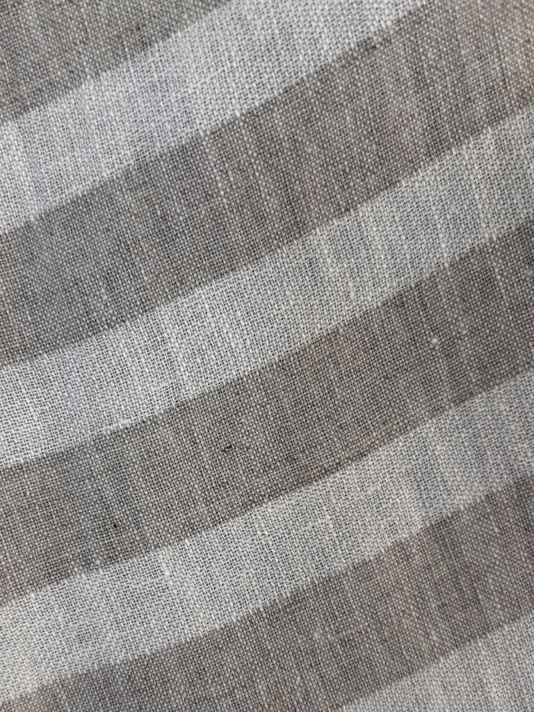 Detalj av striper på hamamhåndkle i 100 % lin naturfarge