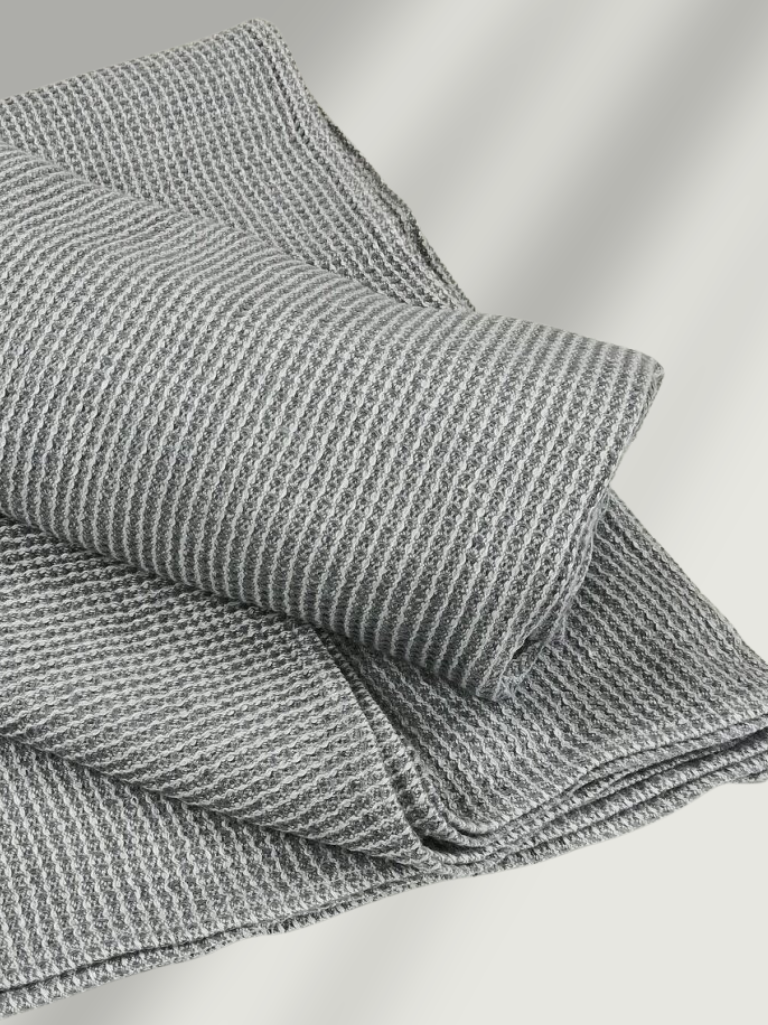 Stablede vaffelhåndklær i 100 % lin i grå farge