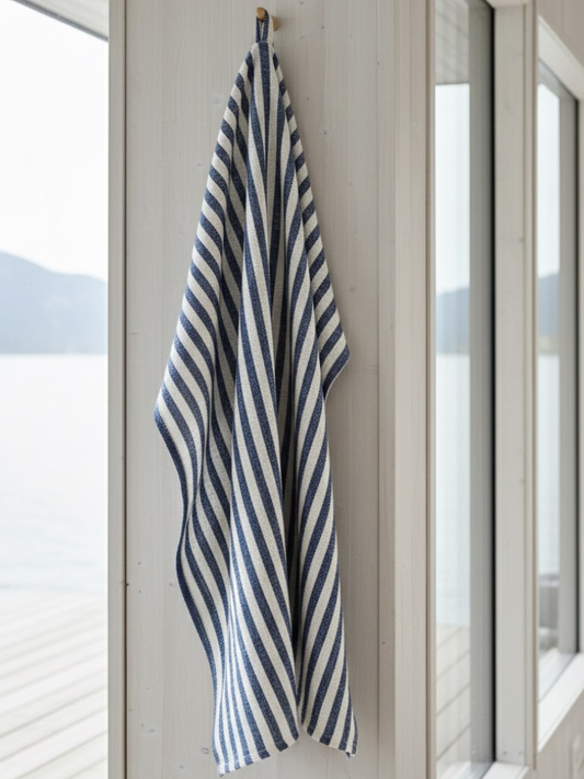 Hvitt kjøkkenhåndkle med blå striper