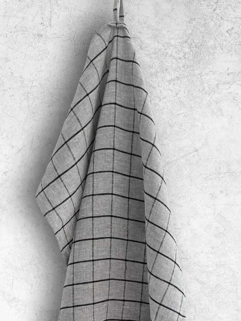 Grått, rutete kjøkkenhåndkle