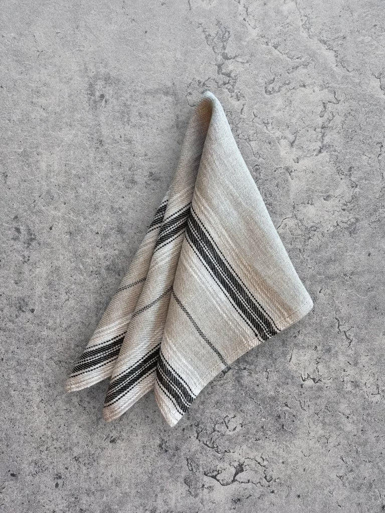 Linserviett med svarte striper 45x45 cm