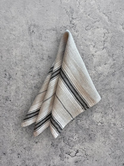 Linserviett med svarte striper 45x45 cm