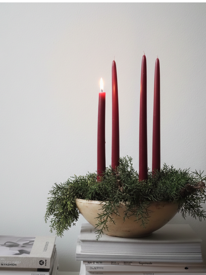 Kronelys av bivoks – 4 stk | Dyp rød / burgunder