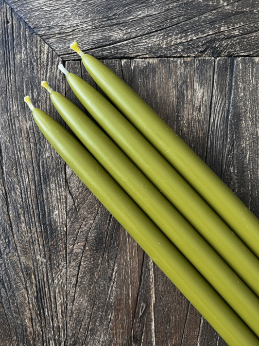 Kronelys av bivoks – 4 stk | Olivengrønn