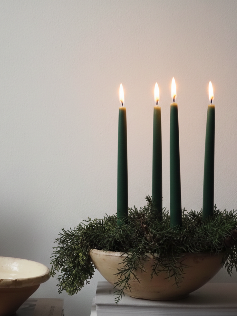 Kronelys av bivoks 4 stk | Mørk grønn