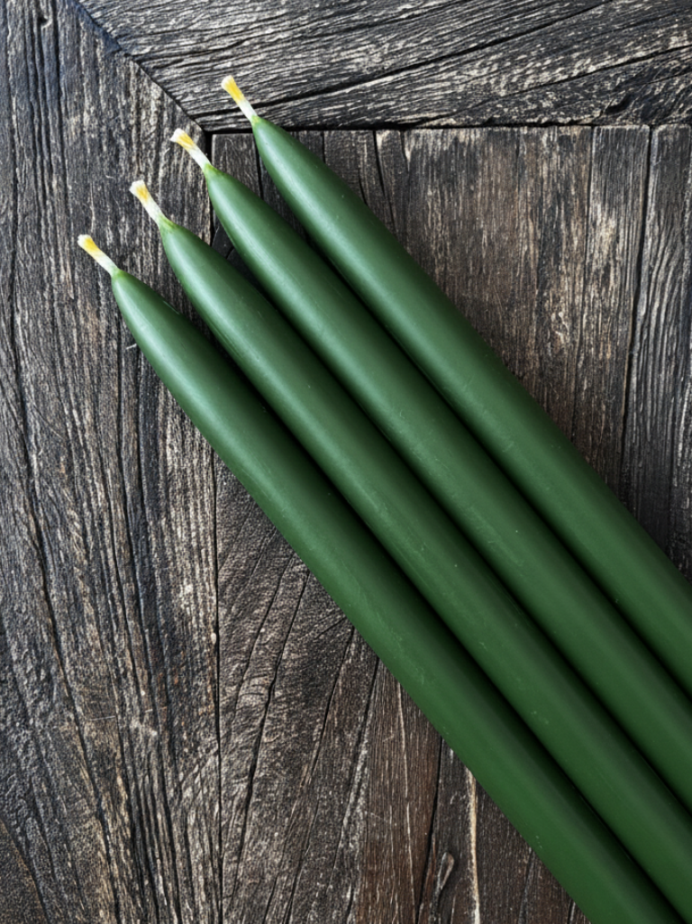 Kronelys av bivoks 4 stk | Mørk grønn