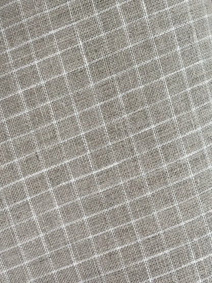 Naturfarget linhåndkle med små ruter