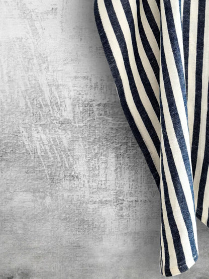 Hvitt kjøkkenhåndkle med blå striper